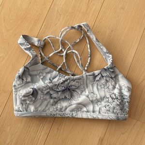 Lululemon sports bra